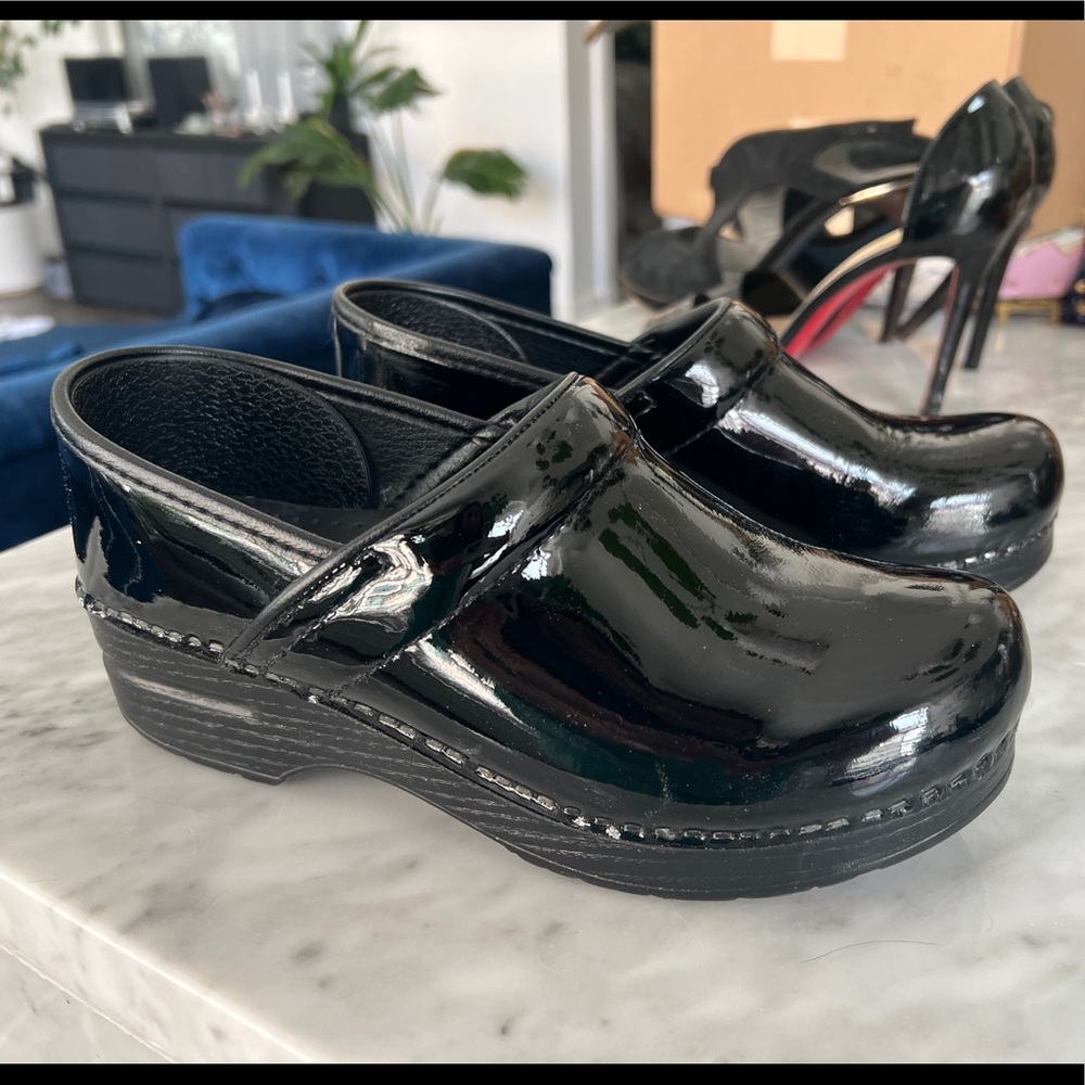 Dans black patent leather clogs nurse doctor hospital  working shoes 38 7.5 8